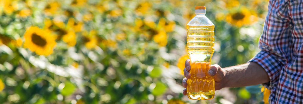 Ukraine Sunflower Oil Exports Cut in Half by Sea Pause